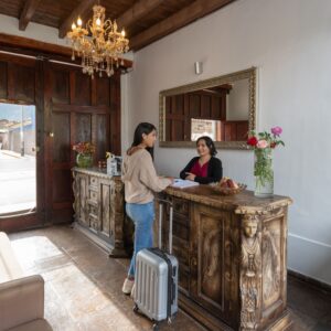 CURSO DE RECEPCIÓN EN ALOJAMIENTOS PROPIOS DE ENTORNOS RURALES Y/O NATURALES - 20 Horas